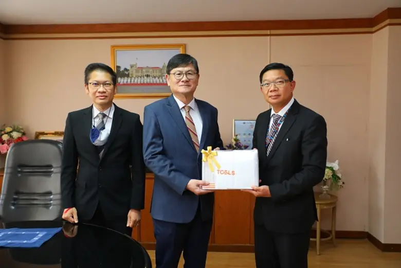 ดร.ศิรศักดิ์ เทพาคำ ผู้อำนวยการศูนย์ความเ...