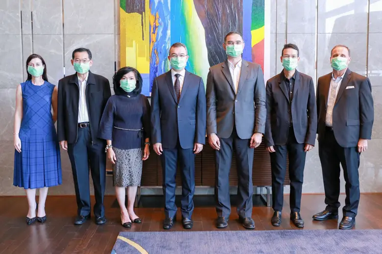 ธีระยุทธ จิราธิวัฒน์ (ที่ 4 จากซ้าย)ประธา...