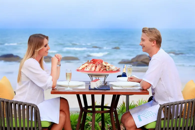 นำเสนอรสชาติอาหารแปลกใหม่พร้อมบรรยากาศริม...