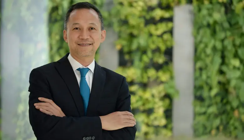 นายสุรเดช เกียรติธนากร กรรมการผู้จัดการ บ...