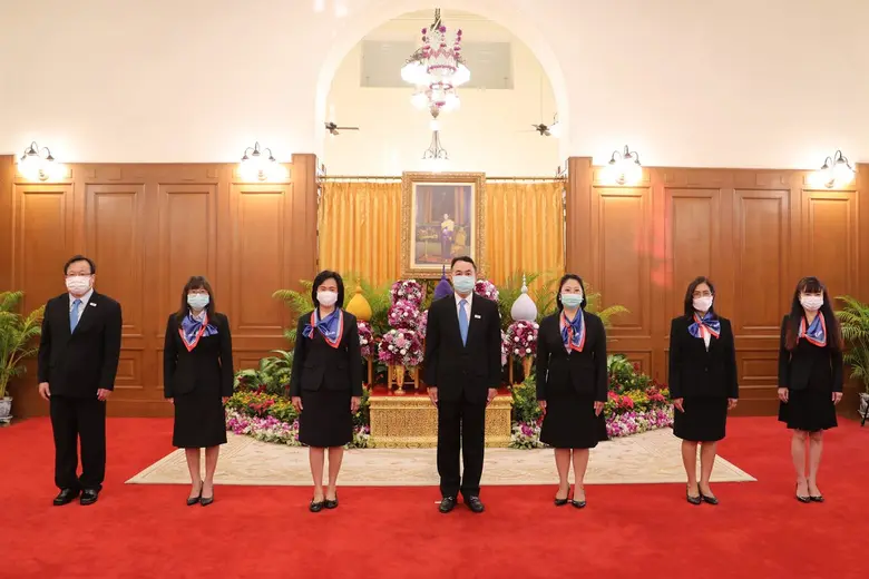 นายพิศิษฐ์ เสรีวิวัฒนา (กลาง) กรรมการผู้จ...