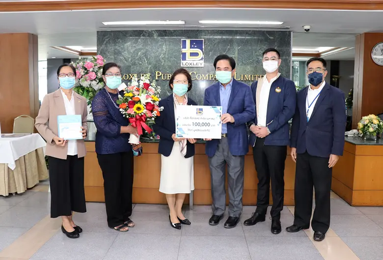 ธงชัย ล่ำซำ (ที่3จากขวา) ประธานกรรมการ พร...