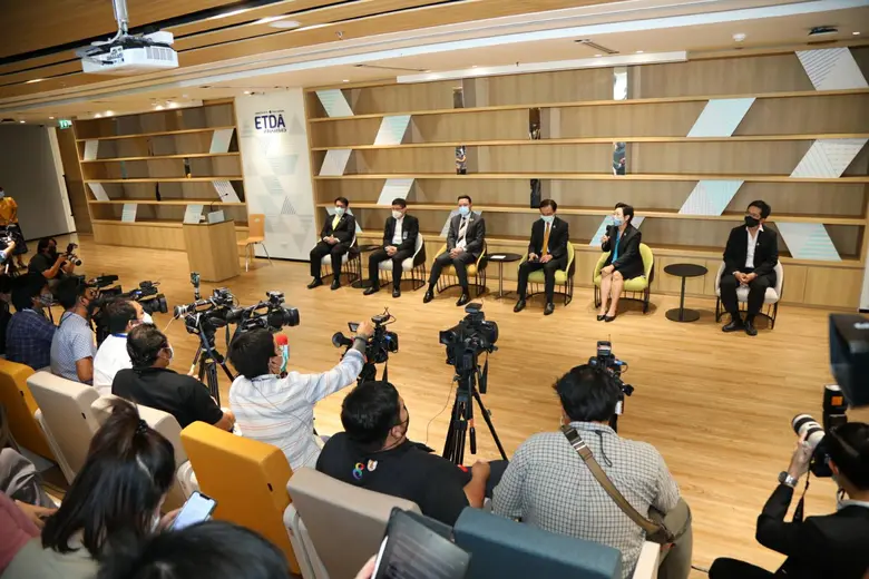 ดีอีเอส-ทีมพัฒนา จับมือแถลงส่งมอบแอปหมอชนะให้รัฐบาลเพื่อความยั่งยืน