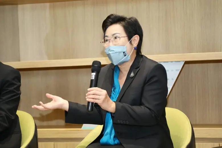 ดีอีเอส- ร่วมทีมพัฒนาฯ จับมือแถลงส่งมอบหมอชนะให้รัฐบาล