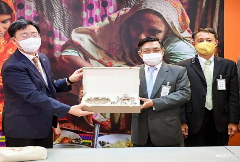 นายอลงกรณ์ พลบุตร ที่ปรึกษารัฐมนตรีว่าการ...