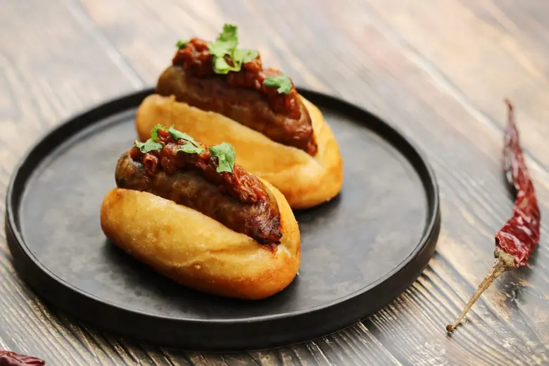 "Monkey Pod" ทาปาสบาร์เรสเตอรองแอนด์คาเฟ่...