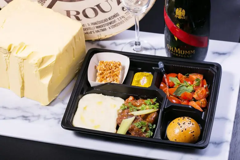 เซ็นทาราแกรนด์ฯ เซ็นทรัลเวิลด์ ส่งตรงเสิร์ฟความอร่อยจากโรงแรมฯถึงมือคุณ