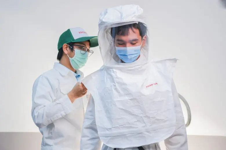 ในช่วงปลายปี 2563 บุคลากรทางการแพทย์และปร...