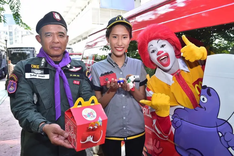 ถึงมือเด็กๆ แล้ว! แมคโดนัลด์ ขนทัพของเล่นแฮปปี้มีล มอบของขวัญวันเด็กให้น้องๆ รร.ตชด. ทั่วประเทศ ฉลอง 35 ปีแมคไทยในแคมเปญ 'สุขเต็มแมค แฮปปี้คูณสอง'