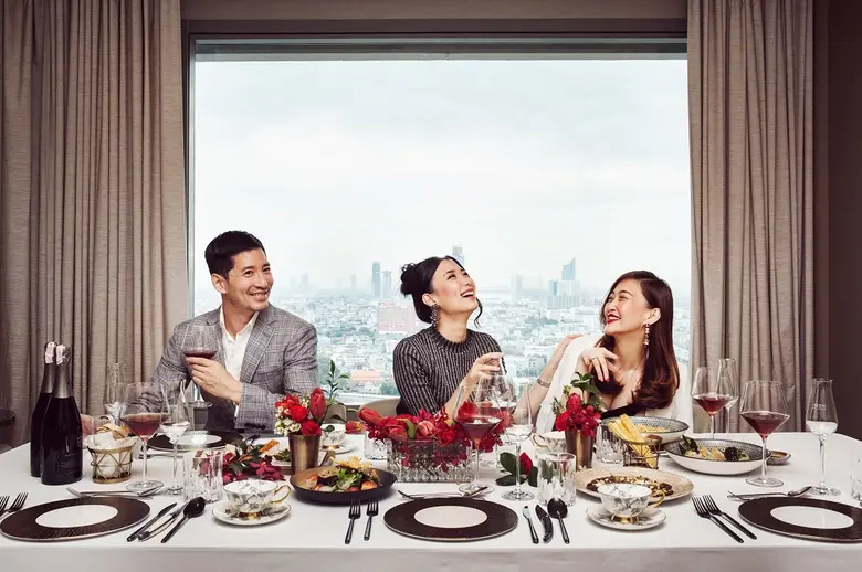 ดินเนอร์ในห้องสวีทส่วนตัว พร้อมวิวโค้งน้ำ...