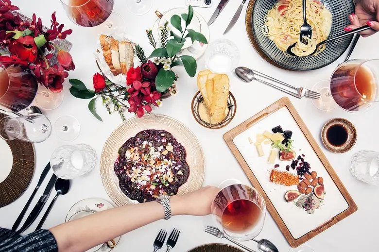 ดินเนอร์ในห้องสวีทส่วนตัว พร้อมวิวโค้งน้ำเจ้าพระยา ที่โรงแรมอวานี พลัส ริเวอร์ไซด์ กรุงเทพฯ