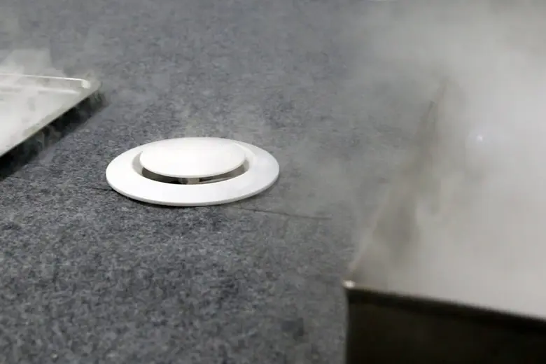 เคียงข้างนักรบเสื้อกาวน์ ! มูลนิธิโรงพยาบาลพระจอมเกล้าเจ้าคุณทหารฯ ผนึกหมอลาดกระบัง เปิดตัว "ระบบบำบัดอากาศ" ใช้จริงที่รพ.สนาม สมุทรสาคร