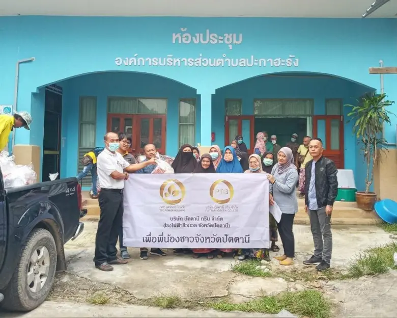 คุณบุญลือ สุวรรณศิลป์ (ที่ 1 จากซ้าย) ตัว...