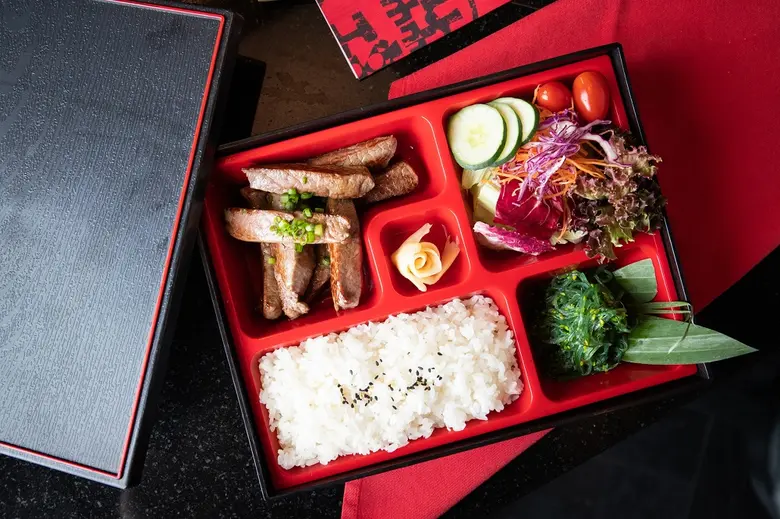 เสิร์ฟความอร่อยถึงบ้าน จากห้องอาหารอันเลื่องชื่อของ อนันตรา ริเวอร์ไซด์ และอวานี พลัส ริเวอร์ไซด์ กรุงเทพฯ