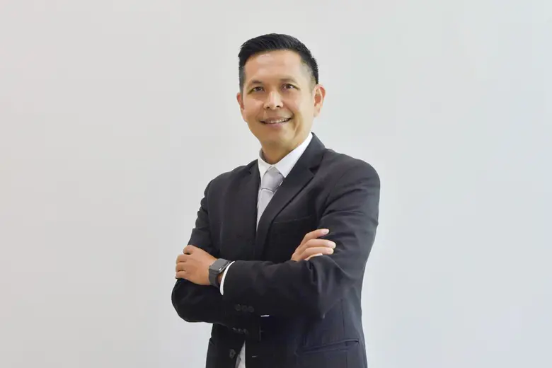 นายนำพล มลิชัย กรรมการผู้จัดการ บริษัท เอ...