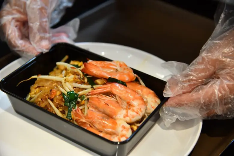 เดอะมอลล์ กรุ๊ป จับมือ 29 ร้านอาหารชื่อดัง จัดเตรียมอาหารส่งตรงให้ รพ.ศิริราช