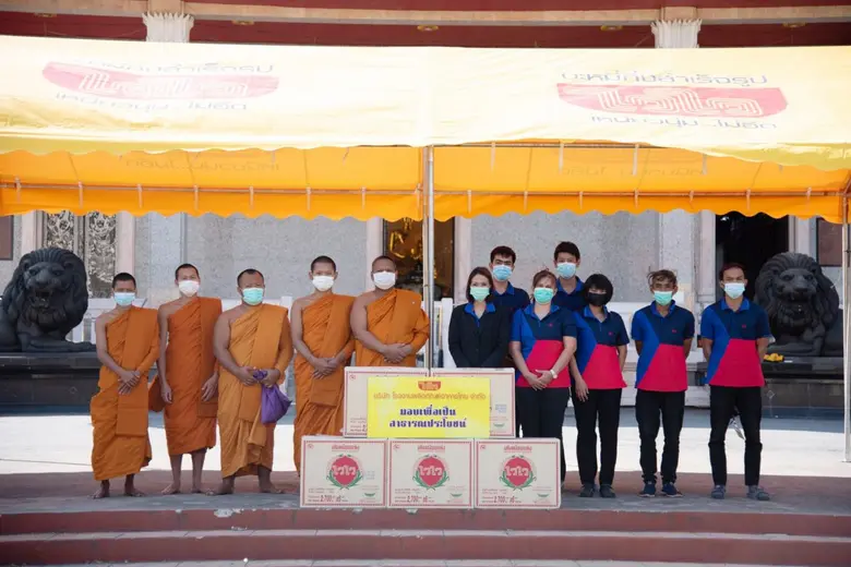 นางสาวณิชรัตน์ ชำนาญกิจ (ที่ 6 ซ้าย) รองผ...