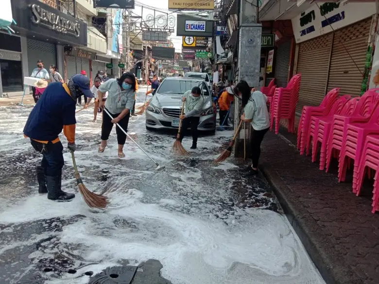 ชมรมจิตสาธารณะ ซีพี ออลล์ ร่วมกับชุมชนและผู้ประกอบการในถนนคนเดิน เมืองพัทยา จัดบิ๊กคลีนนิ่ง เตรียมพร้อมเปิดให้บริการ รับนักท่องเที่ยว