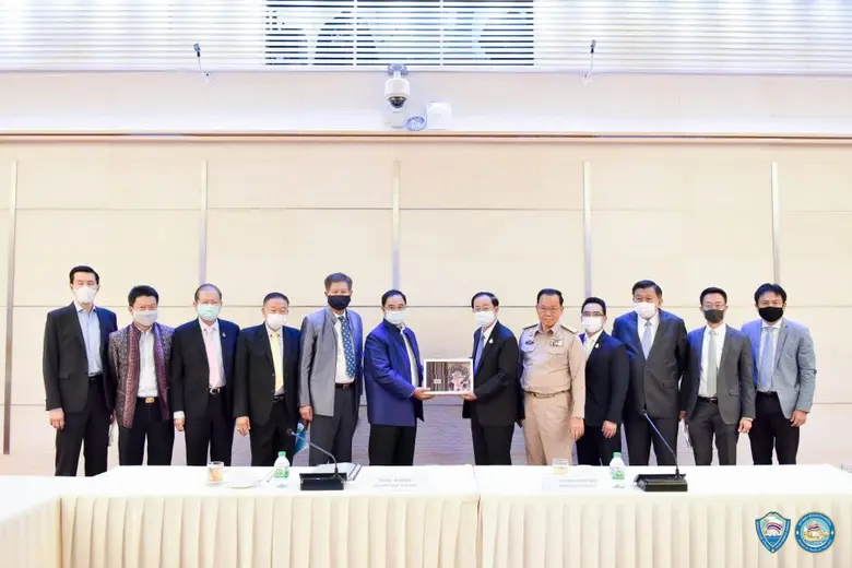 หอการค้าไทยยื่นข้อเสนอต่อ รมว.คลัง ผลักดันเศรษฐกิจ การค้า-ลงทุน-บริการ