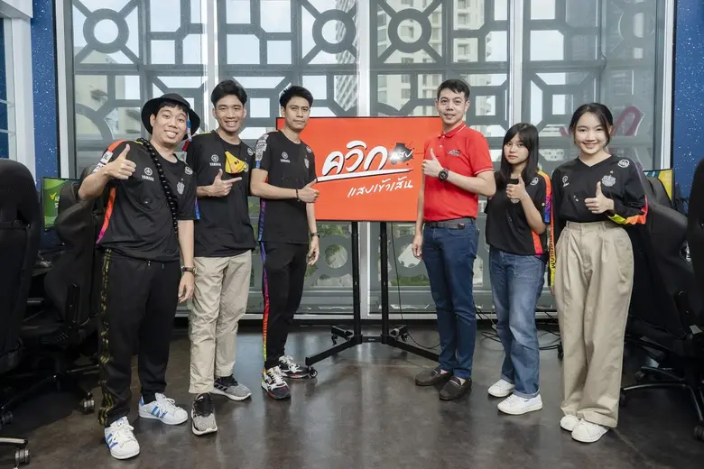 นายสรวัฒน์ สัตยาสุนทร (ที่ 4 ซ้าย) ผู้ช่ว...