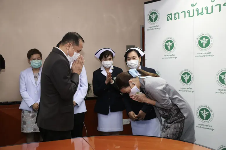 "มาดามแป้ง" เมืองไทยประกันภัยส่งกำลังใจ มอบกรมธรรม์ COVID-19 ต่อเนื่องแก่บุคลากรทางการแพทย์สถาบันบำราศนราดูร