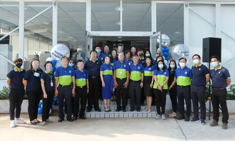 นายสืบพงศ์ เกตุนุติ (แถวแรกที่ 8 จากขวา) ...