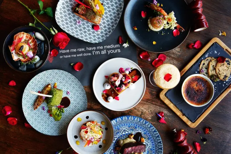 ย่างเข้าสู่เดือนกุมภาพันธ์ สการ์เล็ต ไวน์...