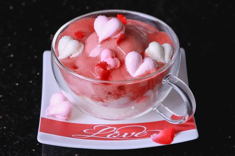 ฉลองคืนพิเศษเทศกาลแห่งความรัก พร้อมดินเนอร์สุดหรูสุดโรแมนติก ณ ห้องอาหารเรดสกาย โรงแรมเซ็นทาราแกรนด์ฯ เซ็นทรัลเวิลด์