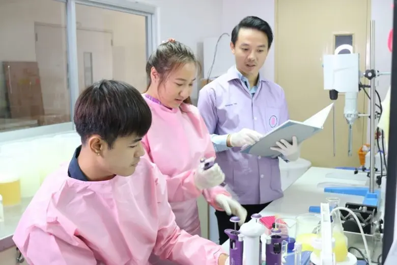 อาจารย์สัตวแพทย์ จุฬาฯ พัฒนาหุ่นยนต์ชีวภา...