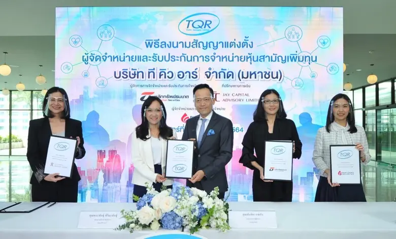 คุณชนะพันธุ์ พิริยะพันธุ์ (กลาง) ประธานเจ...