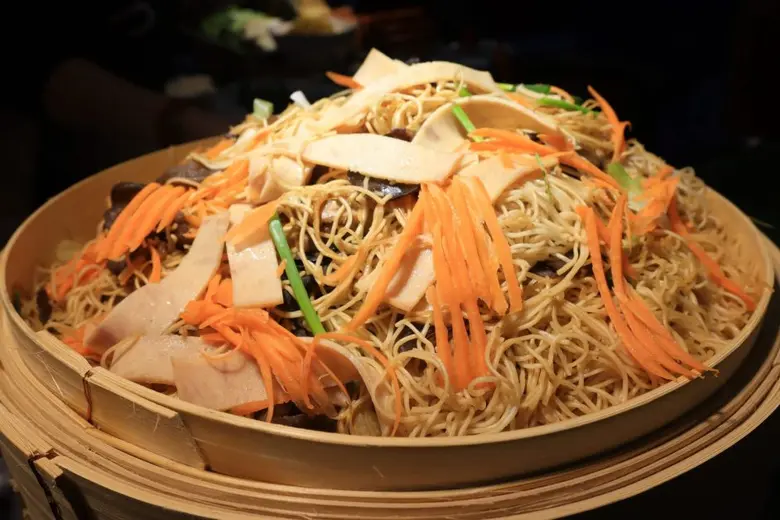 ฉลองตรุษจีนแบบ New Normal ยกสุดยอดสตรีทฟู้ดชื่อดังรวมมาไว้ในงาน "Happy Chinese New Year 2021"  วันนี้ - 15 กุมภาพันธ์นี้ ที่ศูนย์การค้าเมกาบางนา