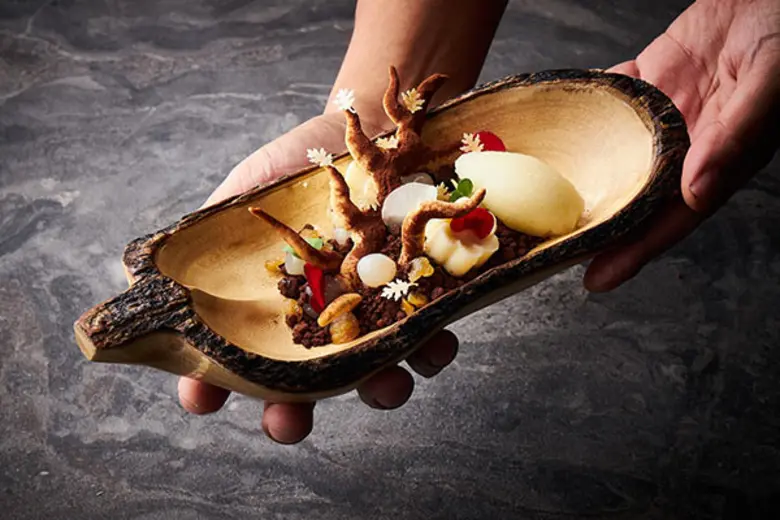 CAVE IO : สัมผัสความมหัศจรรย์อาหารแห่งโลกจินตนาการ