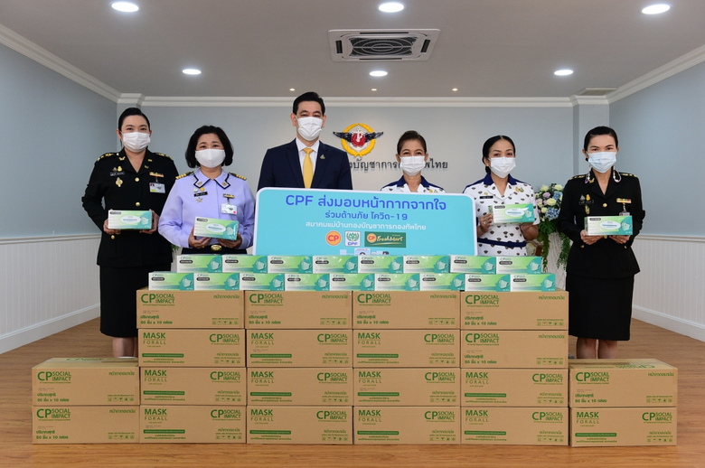 คุณบุษกร ศรีสวัสดิ์ นายกสมาคมแม่บ้านกองบั...