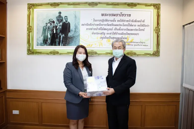 ตัวแทนผู้บริหาร โรงพยาบาลลานนา คุณจิราลัก...