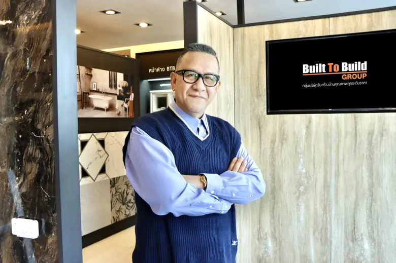 นายวรพจน์ เอี่ยมสุวรรณ กรรมการบริหารสายงา...