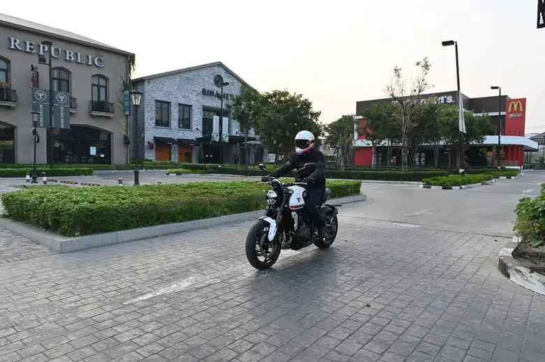 หลังจากไทรอัมพ์ มอเตอร์ไซเคิลส์ ได้เปิดตั...