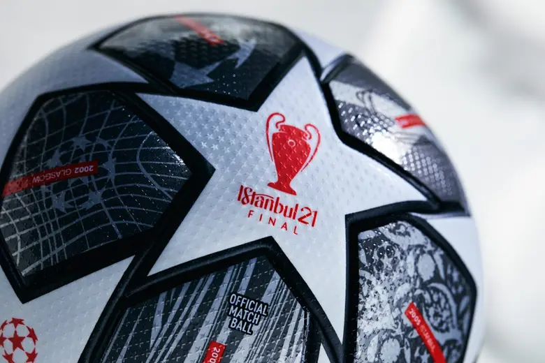 - ลูกบอลแห่งดวงดาว ปรากฎกายครั้งแรกเมื่อป...