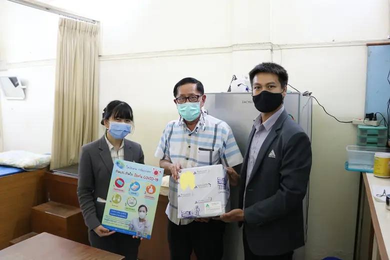เจ้าหน้าที่แผนกสื่อสารการตลาด ออกเยี่ยมคลินิกเครือข่าย พร้อมมอบของขวัญที่ระลึก
