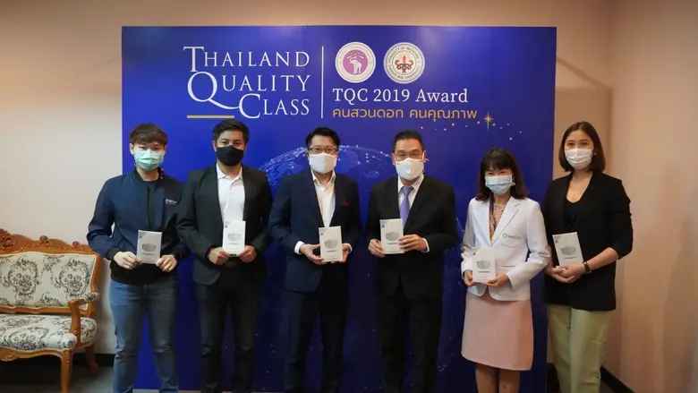 ดร.พันธุ์อาจ ชัยรัตน์ (ที่ 3 จากซ้าย) ผู้...