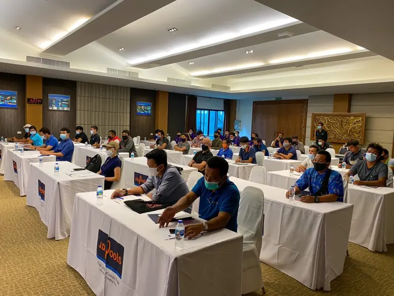 สพร. 21 ภูเก็ต ร่วมกับ มหาวิทยาลัยราชภัฎภูเก็ต และบริษัท เจ ดี พูลส์ จำกัด ดำเนินการฝึกอบรมหลักสูตรผู้ดูแลสระว่ายน้ำ (Pool Man)