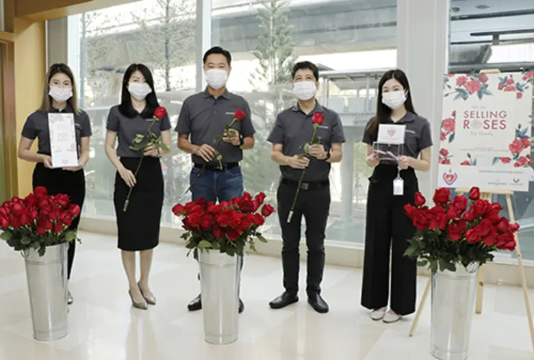 กำพล ปุญโสณี (ที่ 3 จากซ้าย) กรรมการผู้จั...