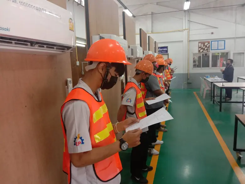 สนพ.มค.ทดสอบมาตรฐานนักศึกษาปีสุดท้าย