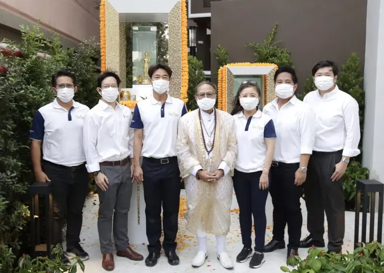 สุนทร สถาพร (ที่ 3 จากซ้าย) กรรมการผู้จัด...