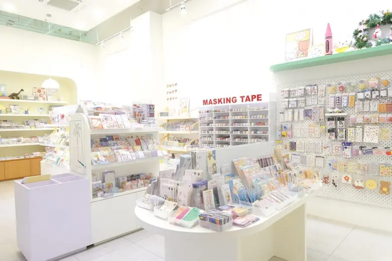 เส้นทางของร้านมัลติแบรนด์รวมผลงานศิลปะน่า...