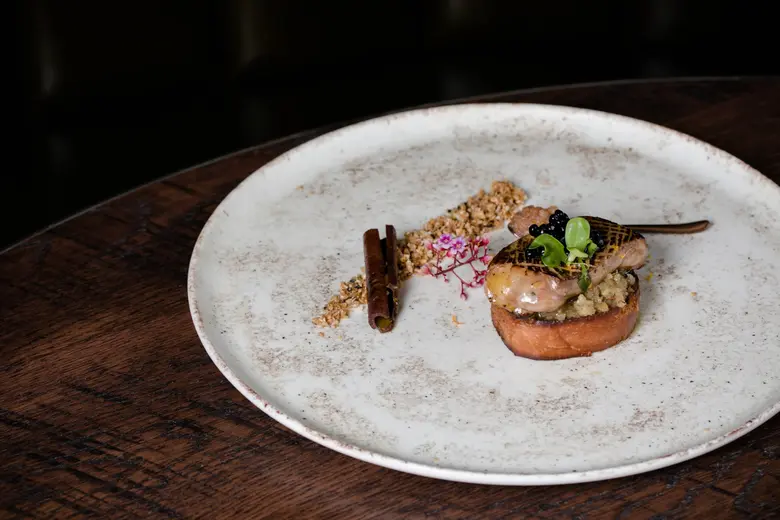 2 เชฟผู้ชนะ Iron Chef จับมือรังสรรค์ดินเนอร์สุดพิเศษ ณ ห้องอาหารเมดิสัน โรงแรมอนันตรา สยาม กรุงเทพ