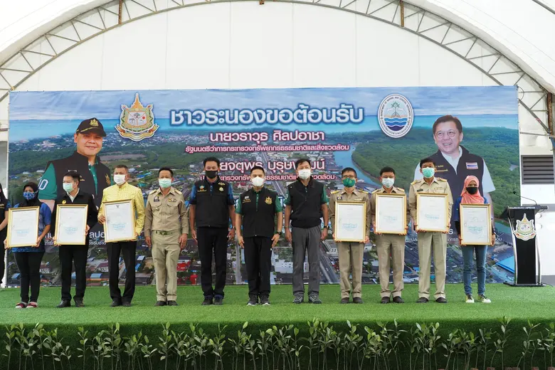 กรณีการช่วยเหลือชาวบ้านกว่า 900 ครัวเรือน...