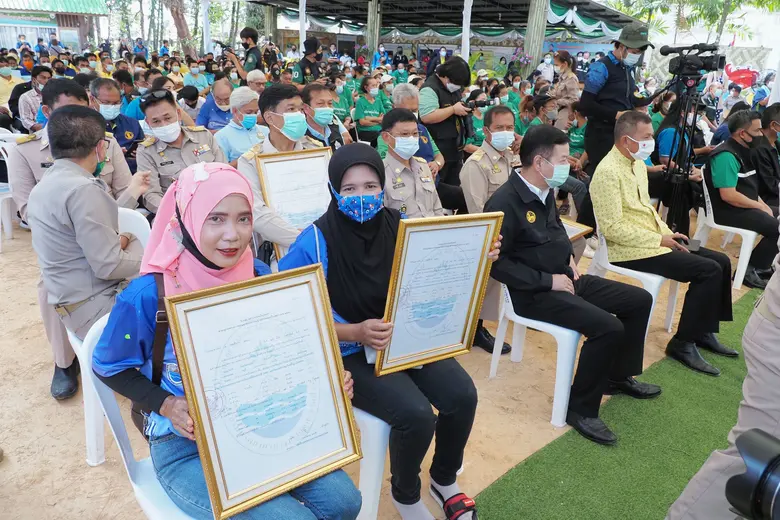 ชาวระนอง เฮ! "วราวุธ" ลงพื้นที่แก้ไขปัญหาที่ดินป่าชายเลนชุมชนเมืองระนอง ยุติปัญหายืดเยื้อกว่า 30 ปี มอบ "กรมทะเล" เร่งรัดเสนอ ครม.