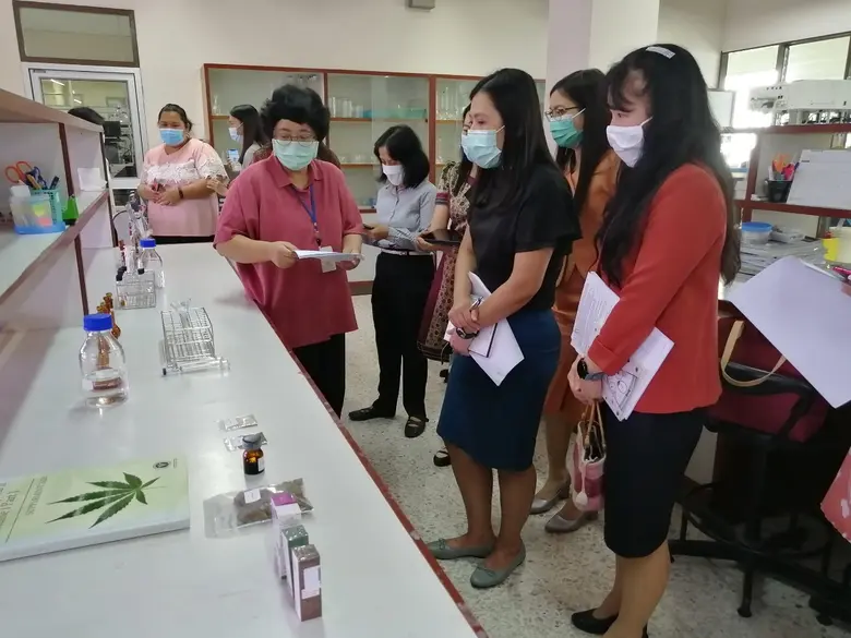 วศ.อว. ยกทีมนักวิทย์เยี่ยมชมแลปกัญชา-กัญชง วพ. สร้างความร่วมมือต่อยอดงานวิจัยด้านการวิเคราะห์สารสำคัญเพื่อประโยชน์ในการพัฒนาผลิตภัณฑ์จากพืชเศรษฐกิจใหม่