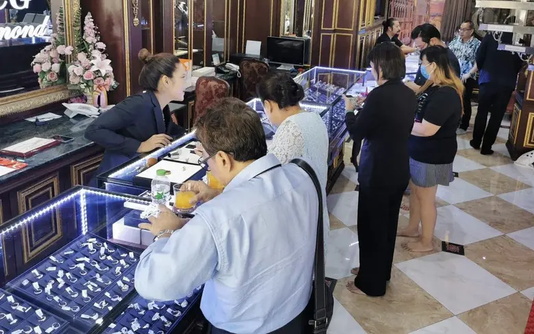 นางศุภากรณ์ ปรีชา ประธานกรรมการบริหาร บริ...