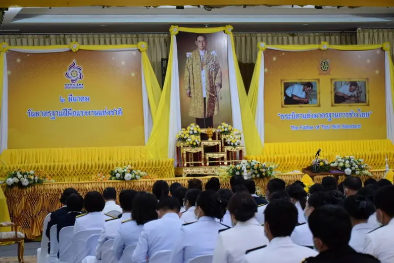 จังหวัดอำนาจเจริญ ประกอบพิธีถวายราชสักการะพระบาทสมเด็จพระบรมชนกาธิเบศร มหาภูมิพลอดุลยเดชมหาราช บรมนาถบพิตร "พระบิดาแห่งมาตรฐานการช่างไทย"